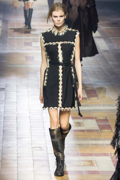 Look 37